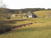 Blick von Osten zu balzenhof (rechts) und Grundhof im November 2003