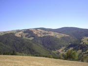 Blick vom Sonnhaldenberg nach Osten zum Sittener Berg mit Schöneckhof