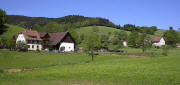 Im Rechtenbach am 1. Mai 2003: Rössle (links) und Similihof (rechts)