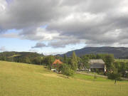 Blick vom Muckenhof nach Norden zu Lindlehöh (links) und Kandel