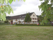 Blick nach Osten zum Litzelstalerhof abends am 25.5.2004.