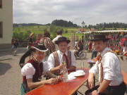 Beim Dorffest am 27.6.2004 in St. Peter (im Hintergrund der Hornhof)