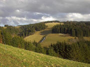 Blick von der Strasse "Auf den Spirzen" nach Südosten zum Thurner - Michelehof links oben an Ostern 2005
