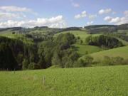 Blick vom Zwerisberg beim Steinhsule nach Norden bers Oberibental zu Kapfenmathishof oben rechts am 1.8.2005