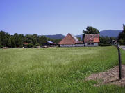 Blick nach Osten zum Dachsfangerhof Mitte Juli 2005