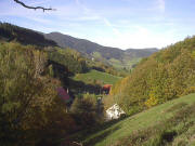 Blick nach Süden über den Oberhof (links) und Schweizerhof (rotes Dach) am 27.10.2005