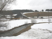 Blick von Osten zum Balzenhof (rechts) am 31.3.2006