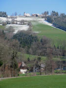 Blick nach Norden über den Schwärzlehof im Unteribental hoch zum Lindenberg am 6.4.2006
