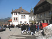 Blick nach Nordwesten zu Rathaus und Kirche Obersimonswald am 19.3.2006