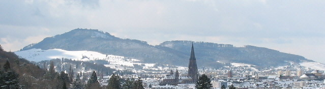 Blick von Freiburg-Herdern nach Süden zum Münster und Schönberg am 1.3.2006