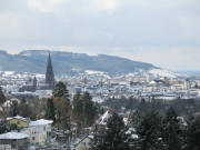 Tele-Blick vom Jgerhusle zum Freiburger Mnster und Schnberg- rechts Weinberge St.Georgen, Kongresszentrum und Stadthalle