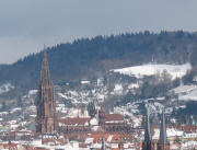 Tele-Blick vom Lorettoberg nach Norden zum Freiburger Mnster und Herdern am 1.3.2006