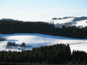 Blick mit Tele von der Fürsatzhöhe bei Heiligenbrunnen nach Westen auf Breitnau am 9.1.2006 - links der Mahlerhof