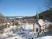 Blick vom Kesslerhang nach Norden über die Kesslerhofkapelle auf Hinterzarten am 24.1.2006