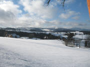 Blick von der Loipe nach Sdwesten ber Pfisterhof (rechts) und Brosihof  zum Thurner am 21.1.2006