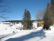 Blick nach  Norden über die Loipe zur Bergstation des Kapellenlifts am 30.1.2006