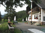 Blick nach Sden zur Terrasse vor dem Gasthaus Prger Bden am 28.7.2006