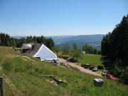 Blick nach Nordosten zur Rappenecker Hütte mit Kapelle am 2.7.2006 um 9.30 Uhr