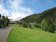 Blick nach Westen von Oberried kommend zum Ortseingang Hofsgrund - Hansenhof rechts - am 2.6.2006