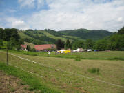 Blick nach Norden ber den Melcherhof am Mhlentag 5.6.2006 hoch zum Lindenberg