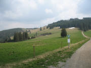 Blick vom Pirmin-Klaiser-Denkmal nach Sdosten ber die Stollenbacher Weide am 6.5.2006