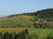 Tele-Blick nach Norden auf Muggarther Berg und Muggarth (rechts) am 26.10.2006