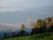 Tele-Blick vom Kandel-Hotel nach Nordwesten ins dunstige Waldkirch am 13.10.2006 um 10 Uhr