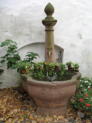 Brunnen im Innenhof vom Wentzingerhaus am Münster, 1.11.2006