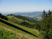 Blick kurz hinterm Rotecksattel nach Westen ber Hfenerhtte und Husleberg ins Dreisamtal am 5.9.2006