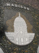 Madison-Wappen im Strassenpflaster beim Freiburger Rathaus am 29.9.2006