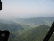 Blick nach Westen über Ahlenbach auf Unterglottertal und ins dunstige Rheintal