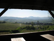Blick aus der Rheinhalde-Hütte nach Südosten über Burkheim zum Totenkopf am 17.4.2007