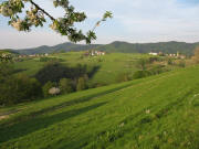 Nach 2 km: Blick nach Nordosten vom Katzentalweg auf Horben und Langackern (links) am 24.4.2007 abends