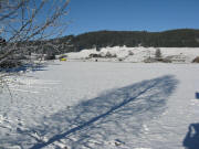 Blick nach Norden vom Ortsausgang Titisee am 21.12.2007 zum Brkleshof 