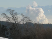 Tele-Blick von Urberg nach Süden zu AKW-Wasserwolke und Alpen am 21.12.2007