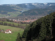 Tele-Blick vom Dietenbach nach Norden über Kirchzarten zum Lindenberg bei St.Peter am 9.2.2007