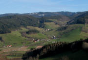Tele-Blick nach Osten vom Fußenhäusle am 9.2.2007 ins Weilersbach und hoch zur Nessellachen im Schnee