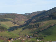 Tele-Blick vom Hinteren Geroldstal beim Gost-Bühl nach Osten ins Weilersbach am 9.2.2007 - Helmlehof links