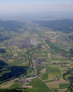 Blick vom Höllental nach Westen über Kirchzarten bis Freiburg