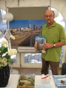 Johannes Reiner vom Freundeskreis Freiburg-Tel Aviv am 14.6.2007 beim "Markt der Städtepartner" am Rathaus