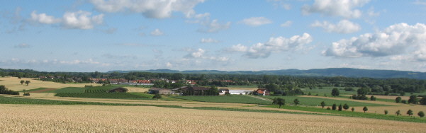 Blick vom Machhügel nach Norden über Sachsen auf Holzhausen am 18.6.2007