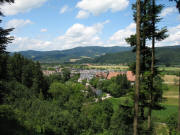 Tele-Blick vom  Wölfleberg nach Nordwesten zu Burg-Birkenhof am 22.6.2007
