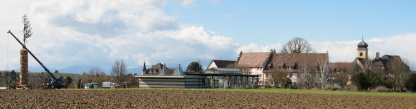 Blick nach Westen auf Heitersheim zu Schlosskirche, Römervilla und Funkenturm (von rechts) am 4.3.2007