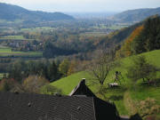 Tele-Blick ber den Huslemaierhof nach Westen ins Dreisamtal am 20.10.2007