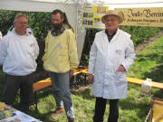 Obstversuchsgarten Opfingen am 16.9.2007: Lothar Dähn, Siefgried Abb und Albert Mayer (von links)