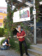 Andreas Delleske am 22.9.2007 vor "seinem" Passivhaus Walter-Gropius-Strasse 22: kompetent und freundlich