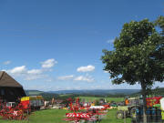 Blick über Landmaschinen Schuler am Thurner nach Osten gen St.Märgen am 18.8.2008