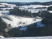 Tele-Blick am 16.12.2008 von Breitnau-Freyel (Hundschachen) nach Nordosten über den Hogenhof/Spirzen bis Neuhäusle