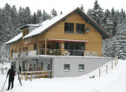  Im Schnee wirkt das neue Loipenhaus am Notschrei noch schner 