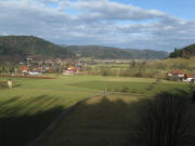 Blick vom Sandloch am 11.1.2008 nach Norden ber Gutach (links) und die Siensbacher Kirche (rechts) ins Elztal